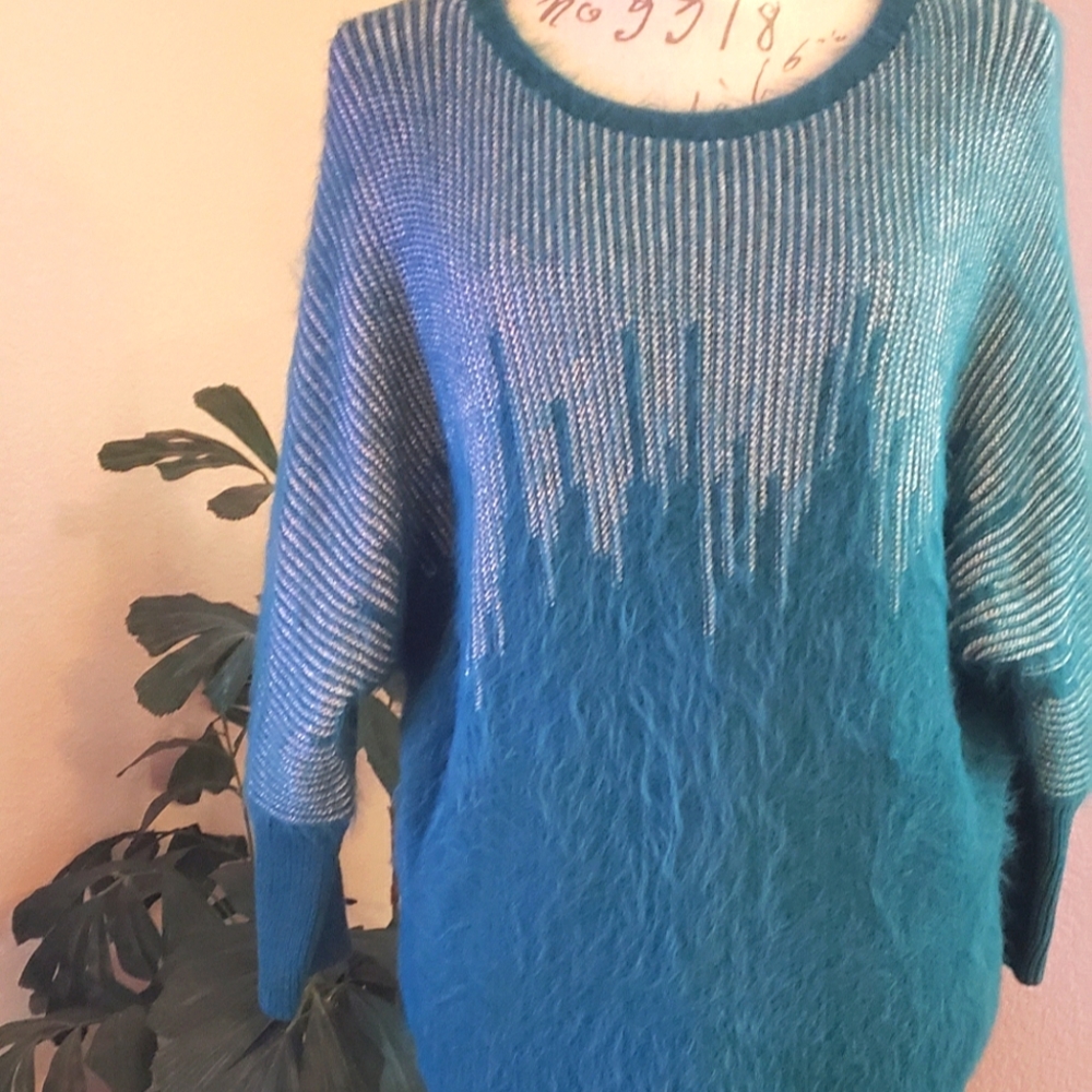 Jennifer Lopez Sweater, Size L, Teal color